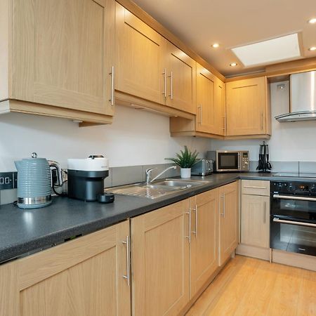 Starhost Residences - Central 3 Bed Apartment At Regents Court, Newbury Newbury  Ngoại thất bức ảnh
