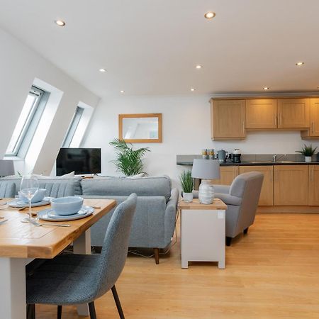 Starhost Residences - Central 3 Bed Apartment At Regents Court, Newbury Newbury  Ngoại thất bức ảnh