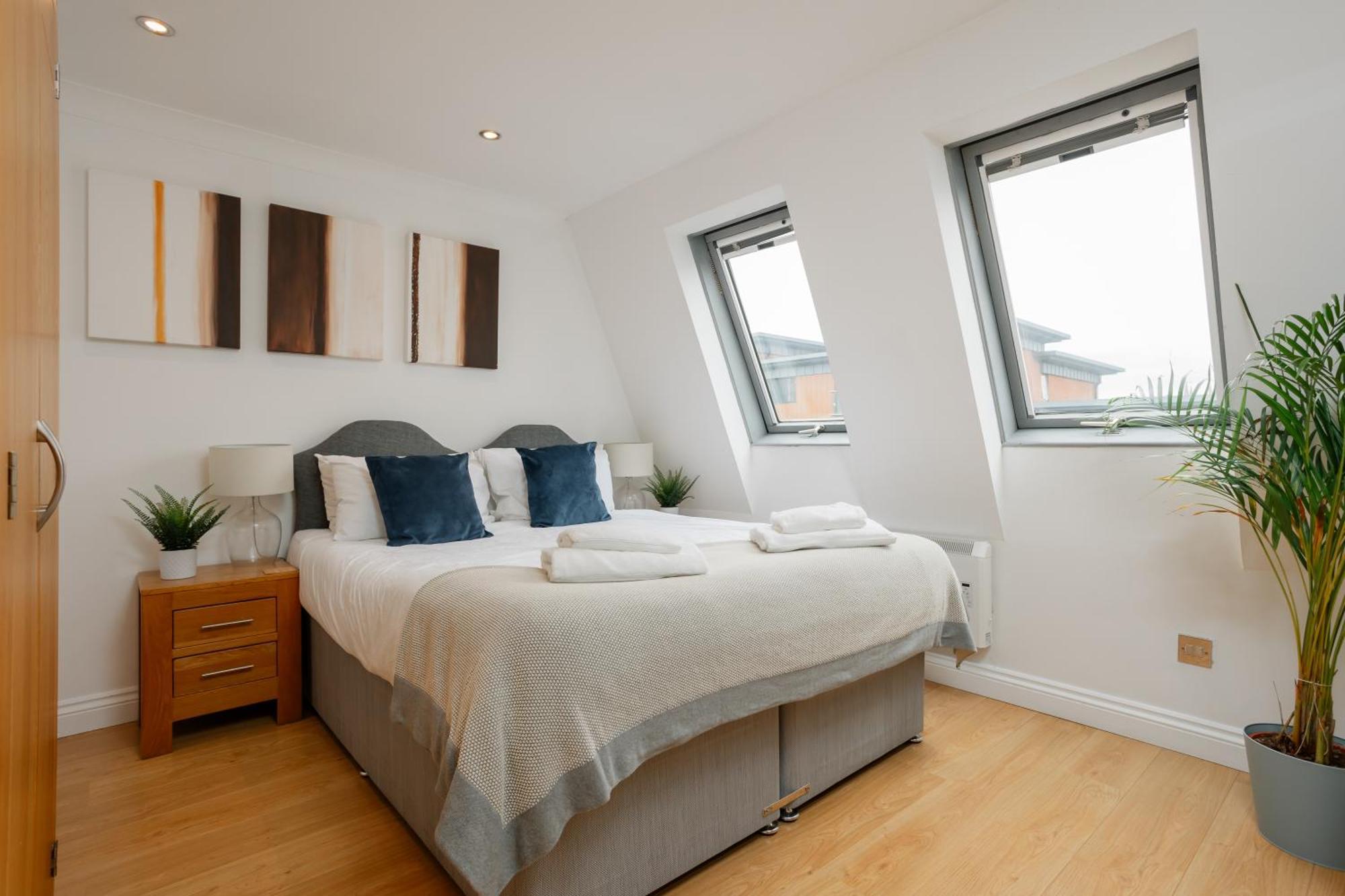 Starhost Residences - Central 3 Bed Apartment At Regents Court, Newbury Newbury  Ngoại thất bức ảnh