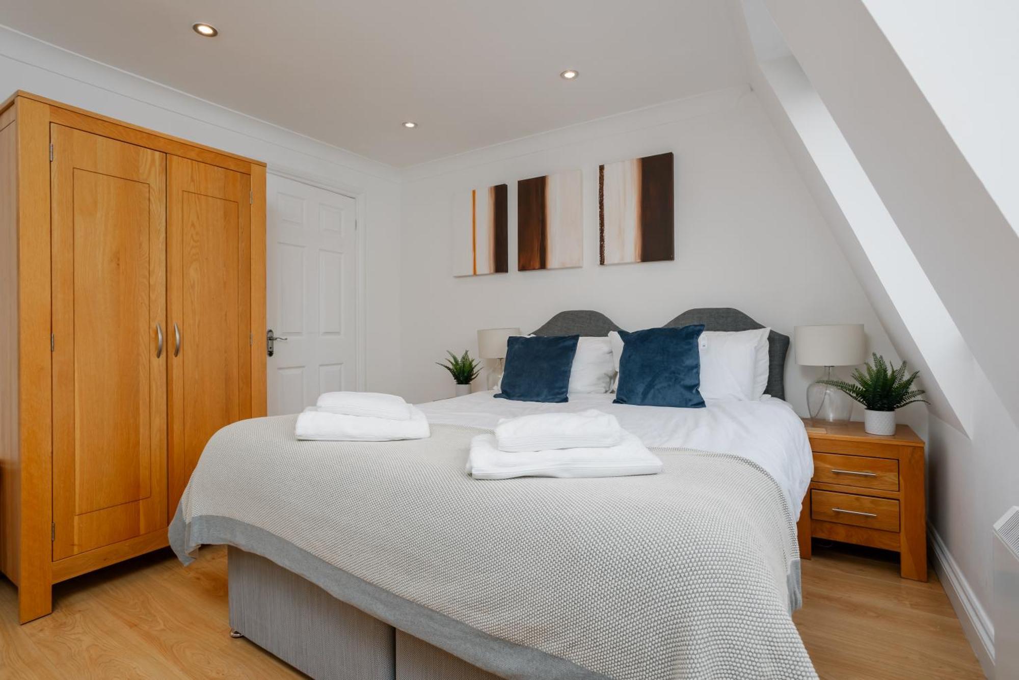 Starhost Residences - Central 3 Bed Apartment At Regents Court, Newbury Newbury  Ngoại thất bức ảnh