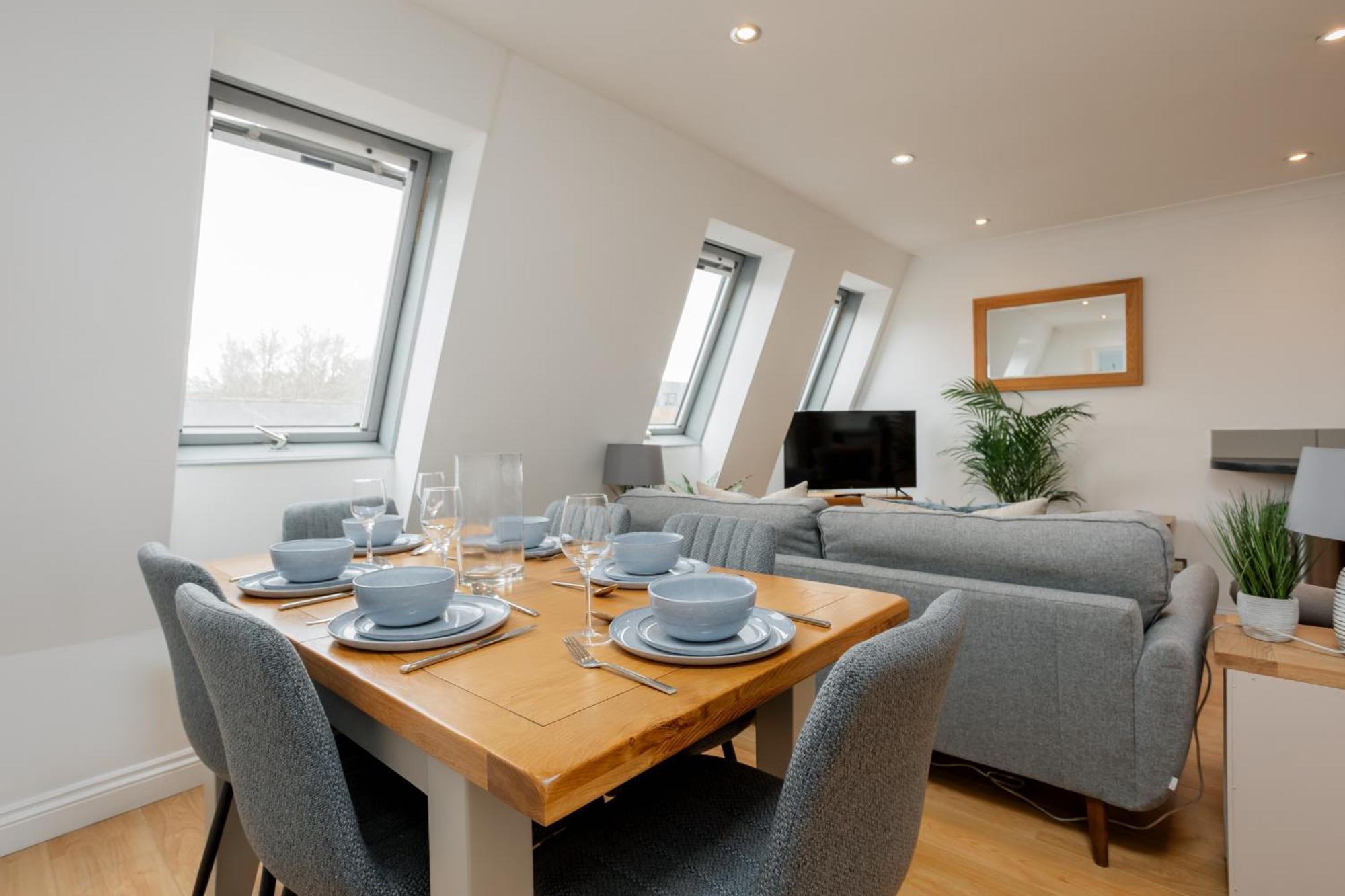 Starhost Residences - Central 3 Bed Apartment At Regents Court, Newbury Newbury  Ngoại thất bức ảnh
