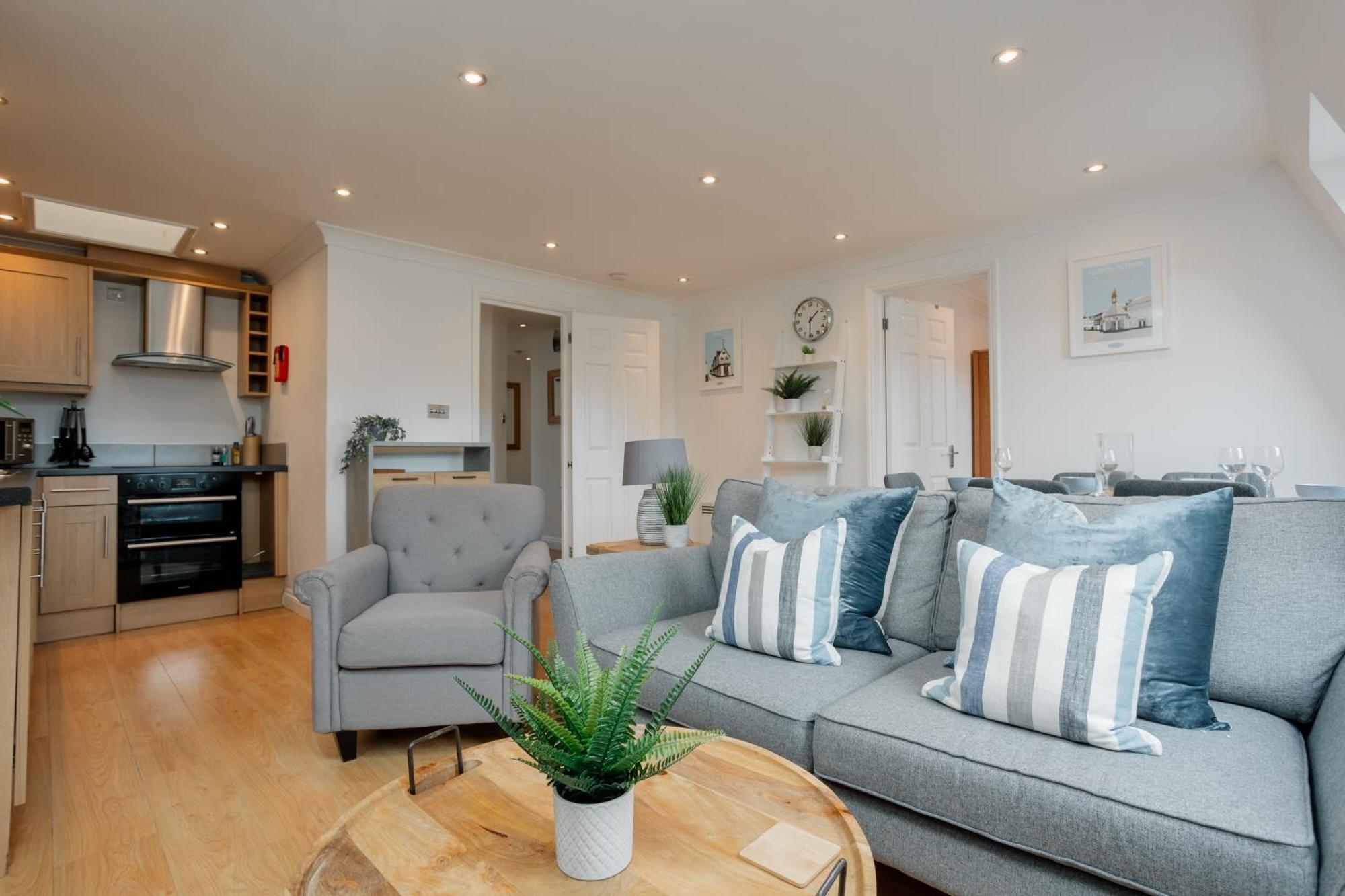 Starhost Residences - Central 3 Bed Apartment At Regents Court, Newbury Newbury  Ngoại thất bức ảnh