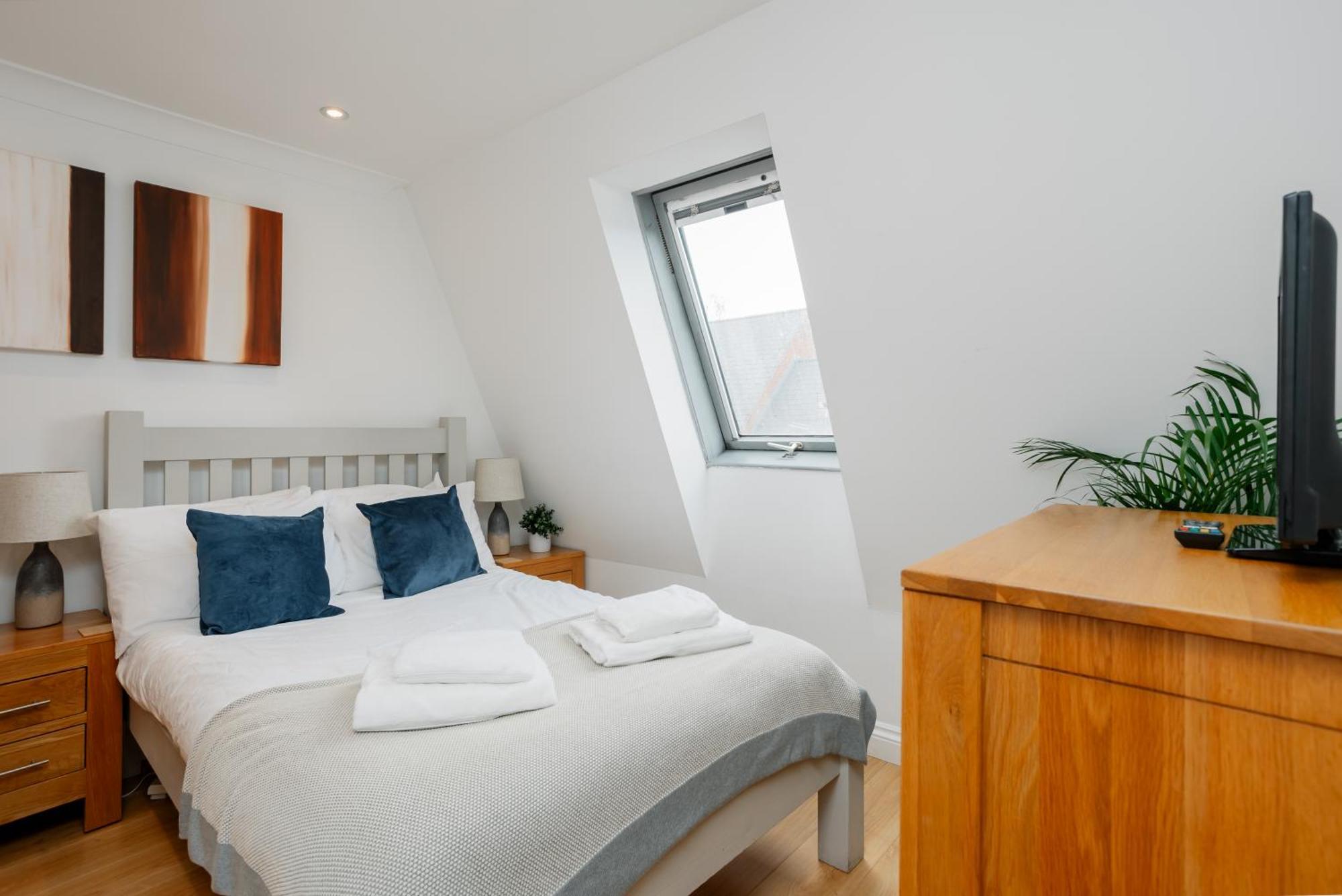 Starhost Residences - Central 3 Bed Apartment At Regents Court, Newbury Newbury  Ngoại thất bức ảnh