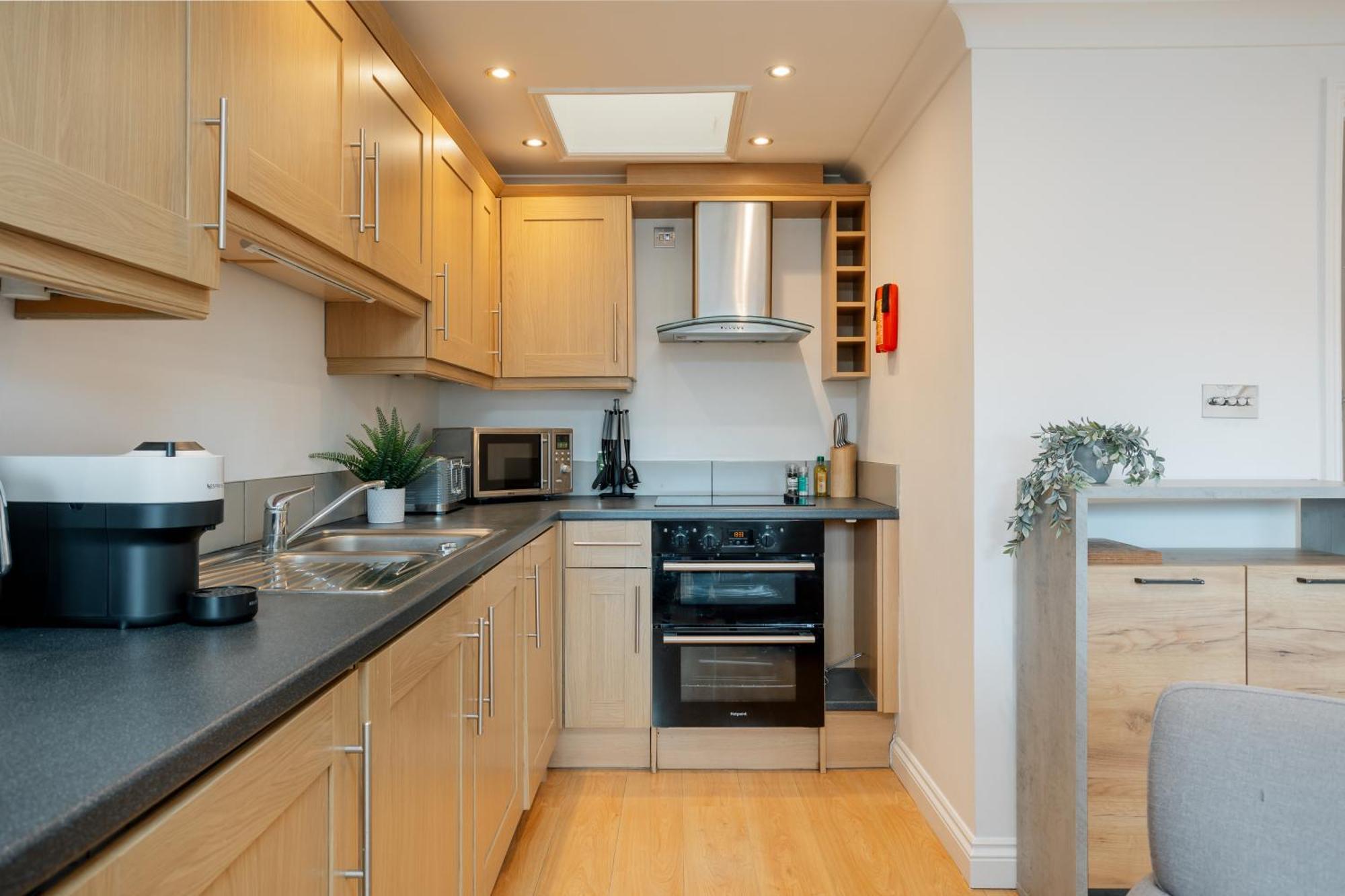 Starhost Residences - Central 3 Bed Apartment At Regents Court, Newbury Newbury  Ngoại thất bức ảnh