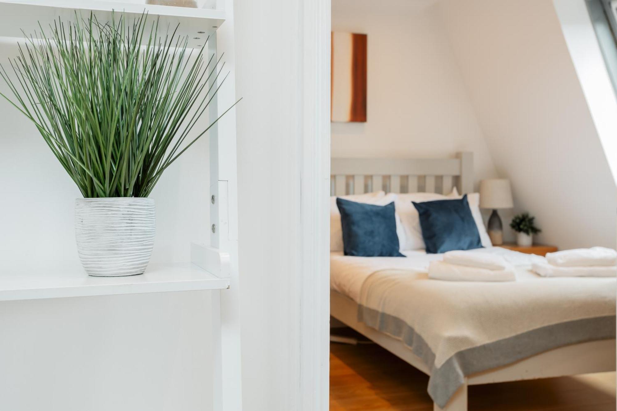 Starhost Residences - Central 3 Bed Apartment At Regents Court, Newbury Newbury  Ngoại thất bức ảnh