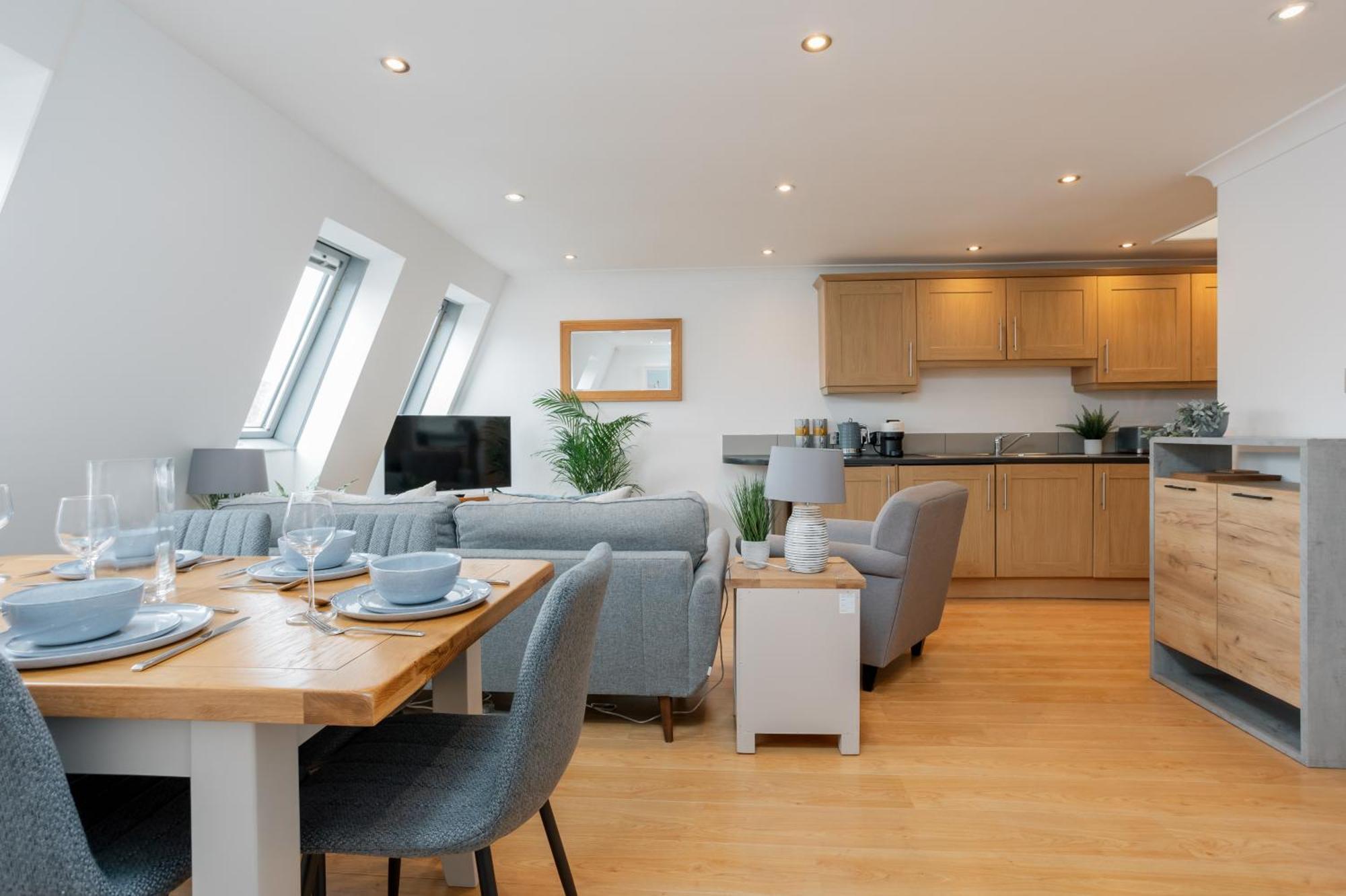Starhost Residences - Central 3 Bed Apartment At Regents Court, Newbury Newbury  Ngoại thất bức ảnh