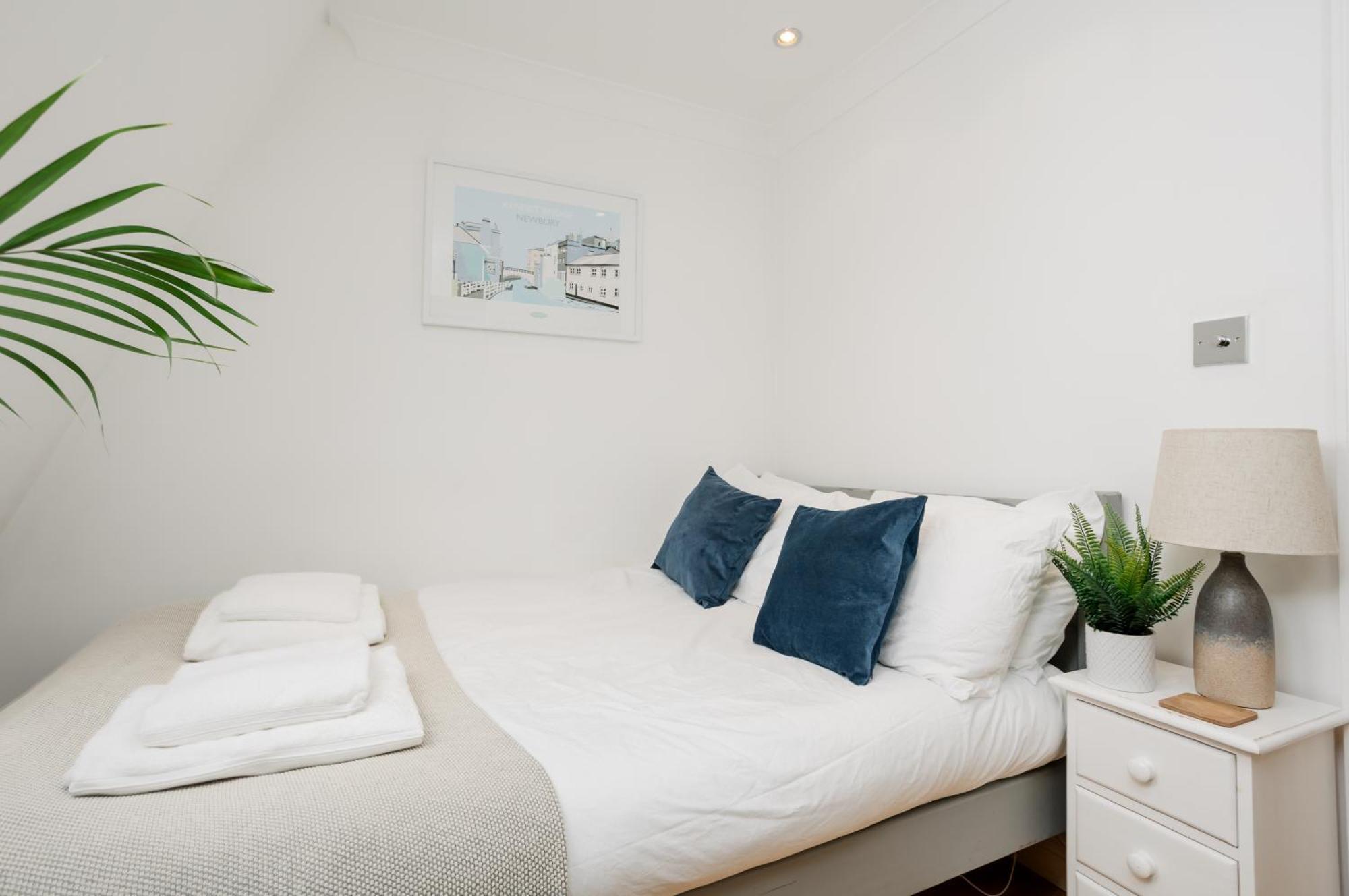 Starhost Residences - Central 3 Bed Apartment At Regents Court, Newbury Newbury  Ngoại thất bức ảnh